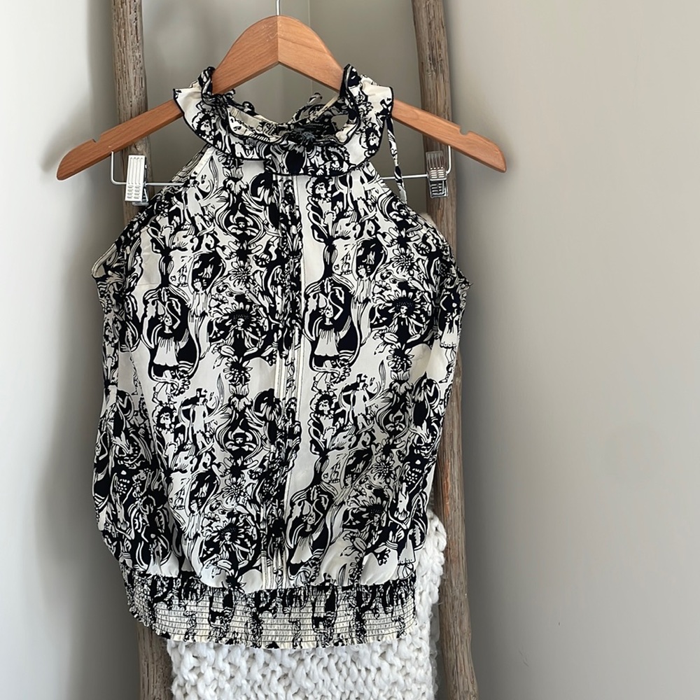 Sleeveless blouse